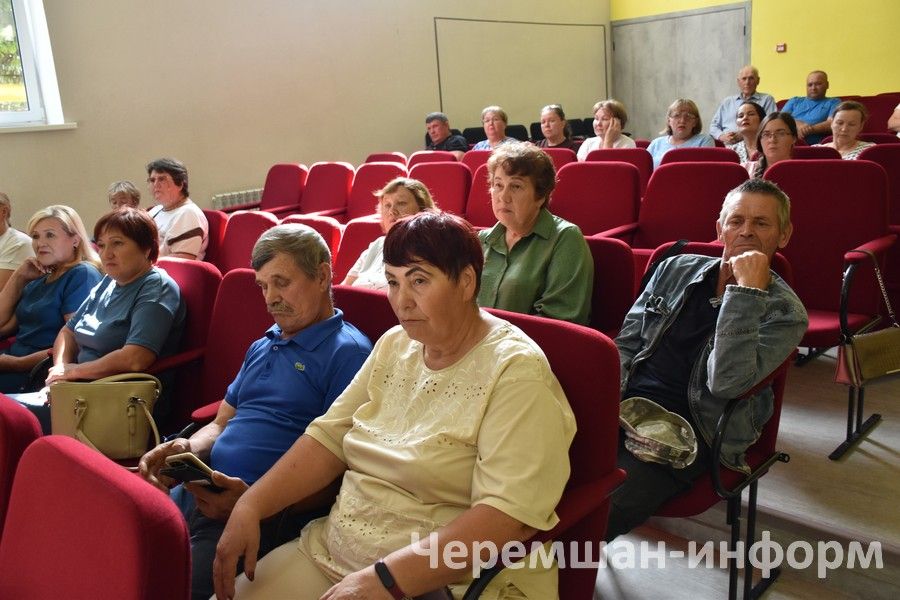 В Черемшанском районе на сходах граждан часто поднимают вопросы дорог
