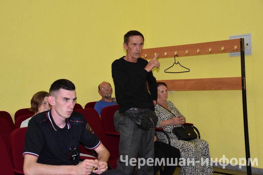 В Черемшанском районе на сходах граждан часто поднимают вопросы дорог