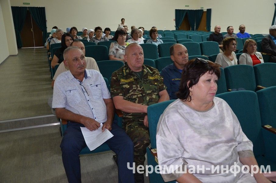 В первый класс Верхнекаменской школы пойдут только мальчики