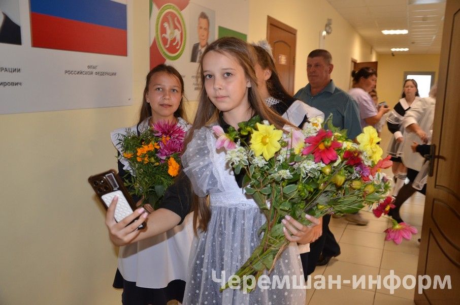 В Староильмовской школе в День знаний детей угощали в новой столовой