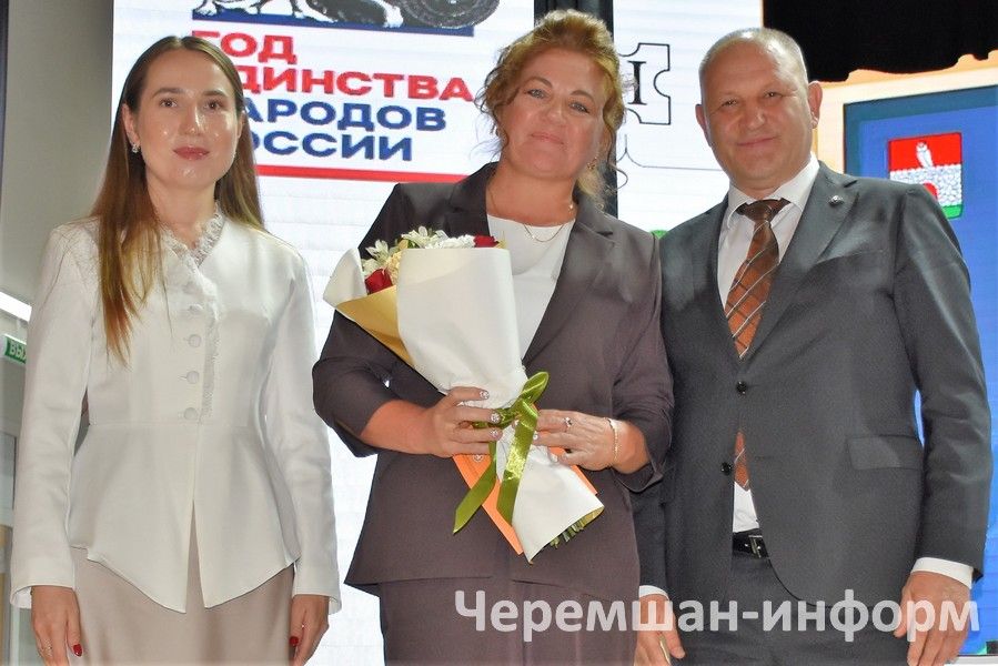 Черемшанским учителям прислали награды и из Москвы