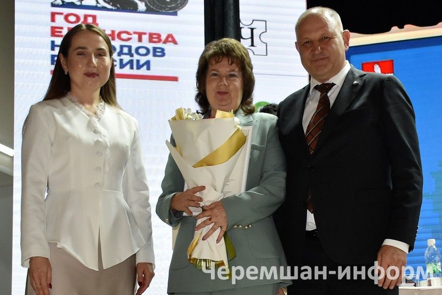 Черемшанским учителям прислали награды и из Москвы
