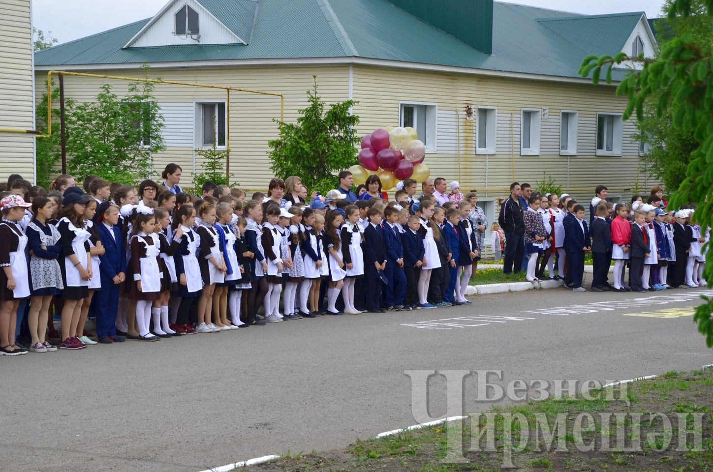 В Черемшанской школе №1 прошел "Последний звонок" (ФОТОРЕПОРТАЖ)