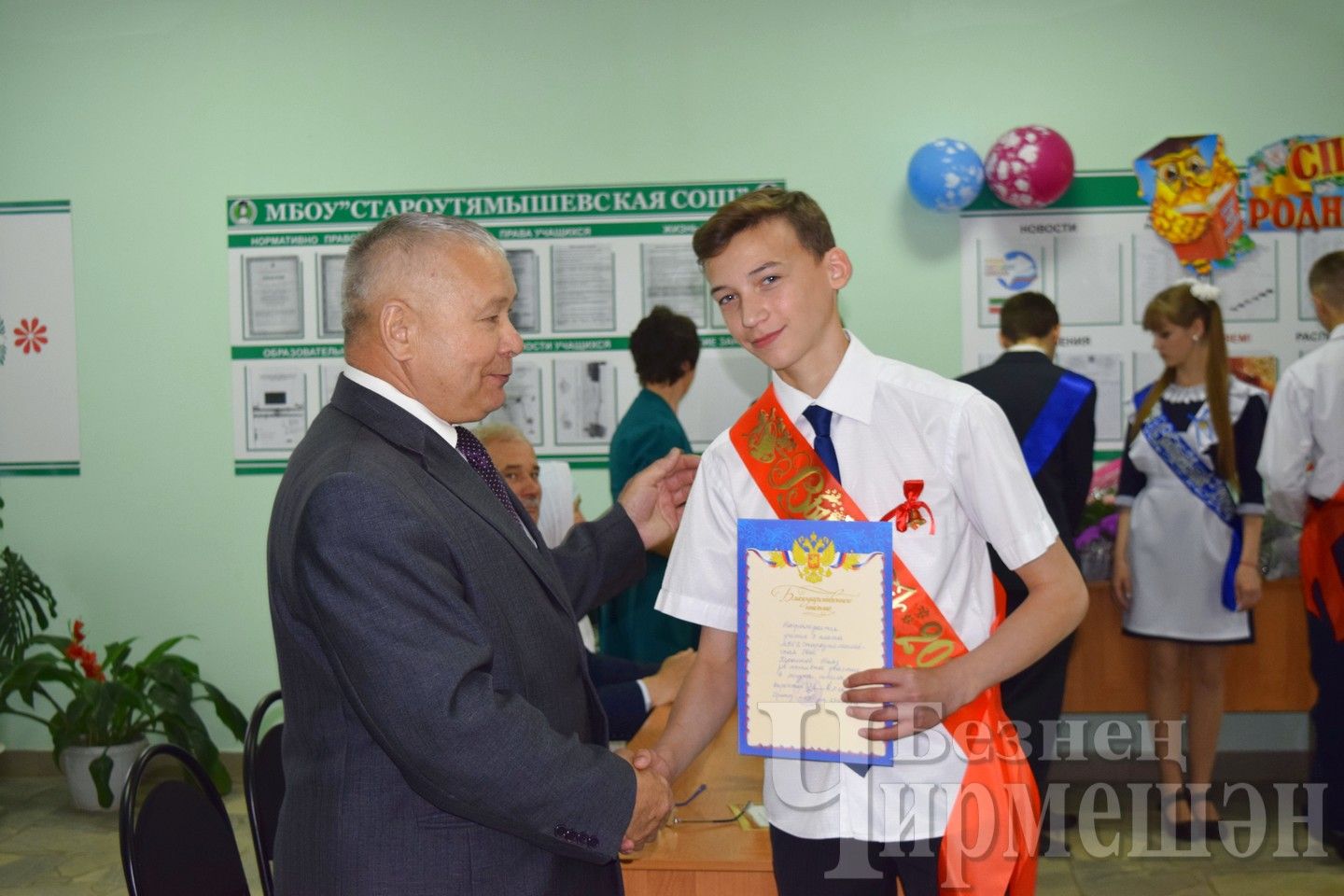 В Староутямышской школе - "Последний звонок" (ФОТОРЕПОРТАЖ)