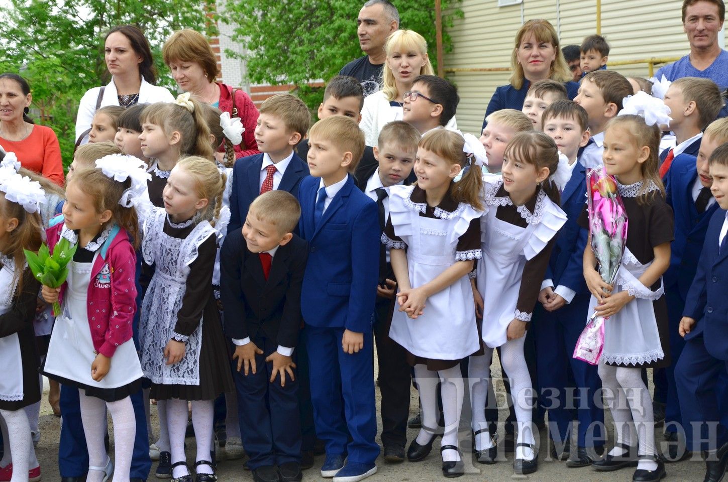 В Черемшанской школе №1 прошел "Последний звонок" (ФОТОРЕПОРТАЖ)