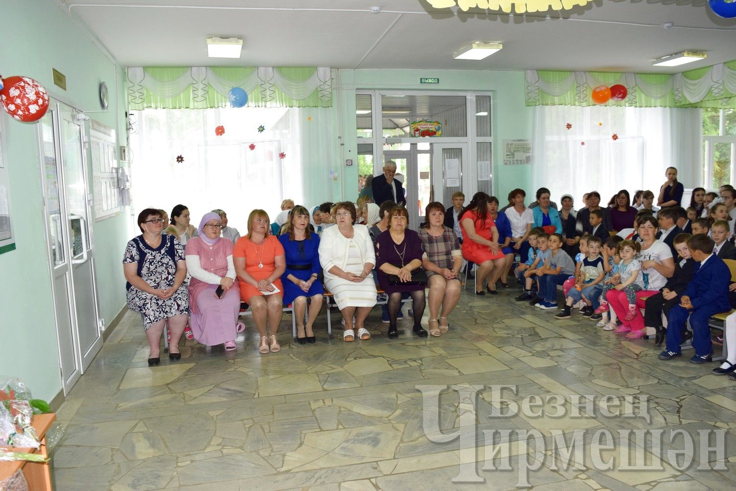 В Староутямышской школе - "Последний звонок" (ФОТОРЕПОРТАЖ)