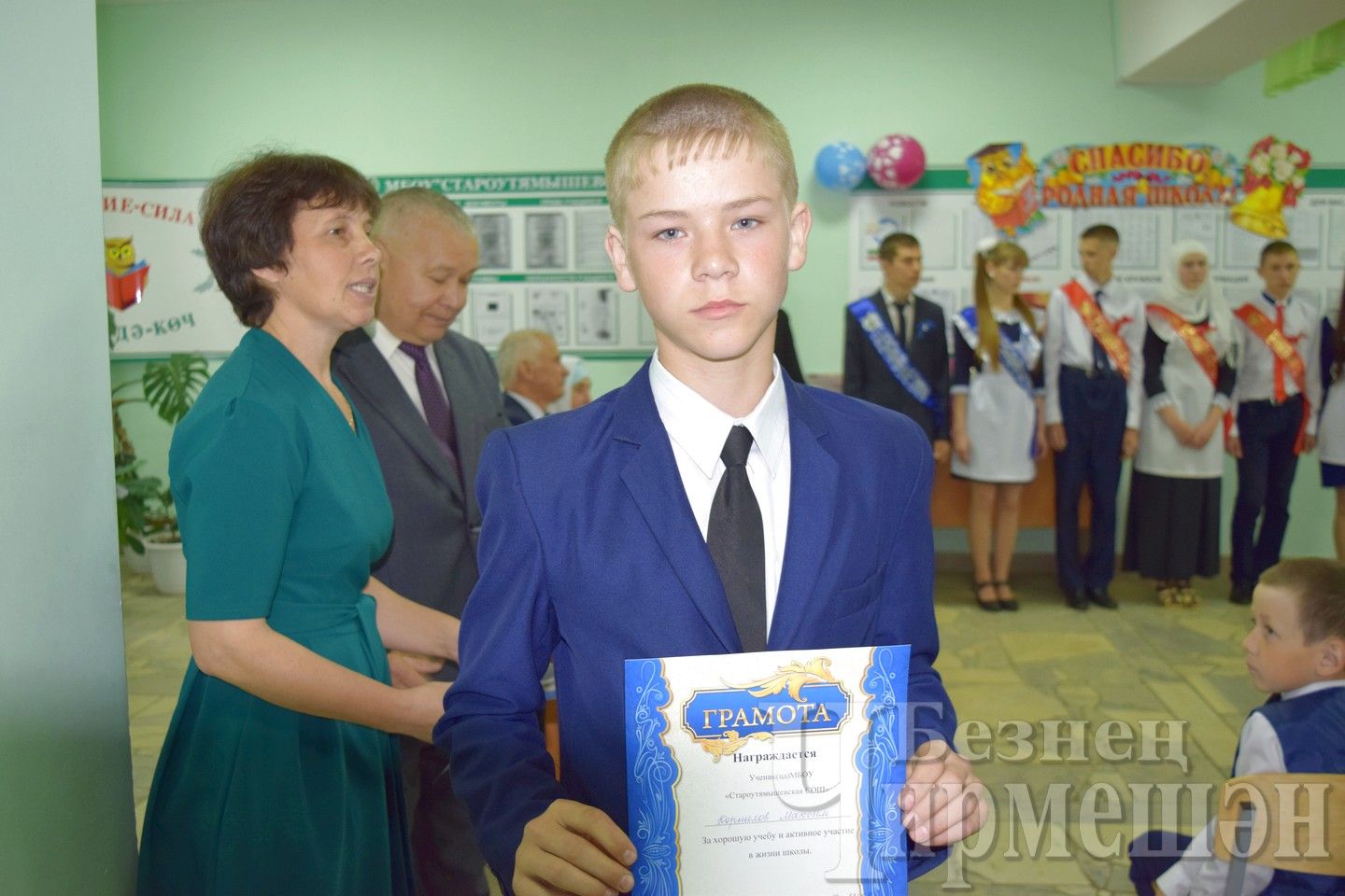 В Староутямышской школе - "Последний звонок" (ФОТОРЕПОРТАЖ)