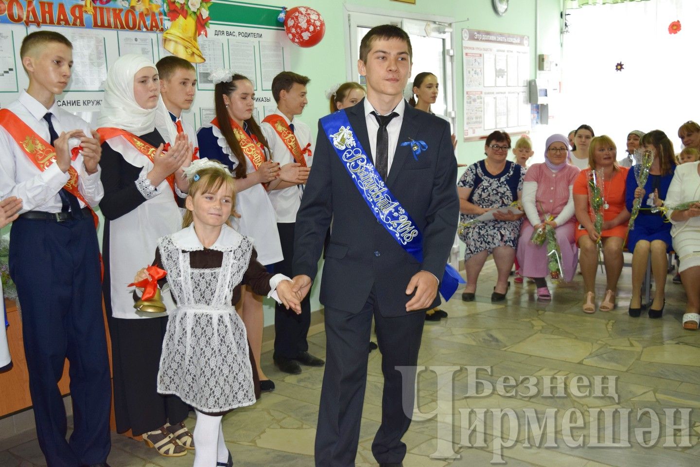 В Староутямышской школе - "Последний звонок" (ФОТОРЕПОРТАЖ)