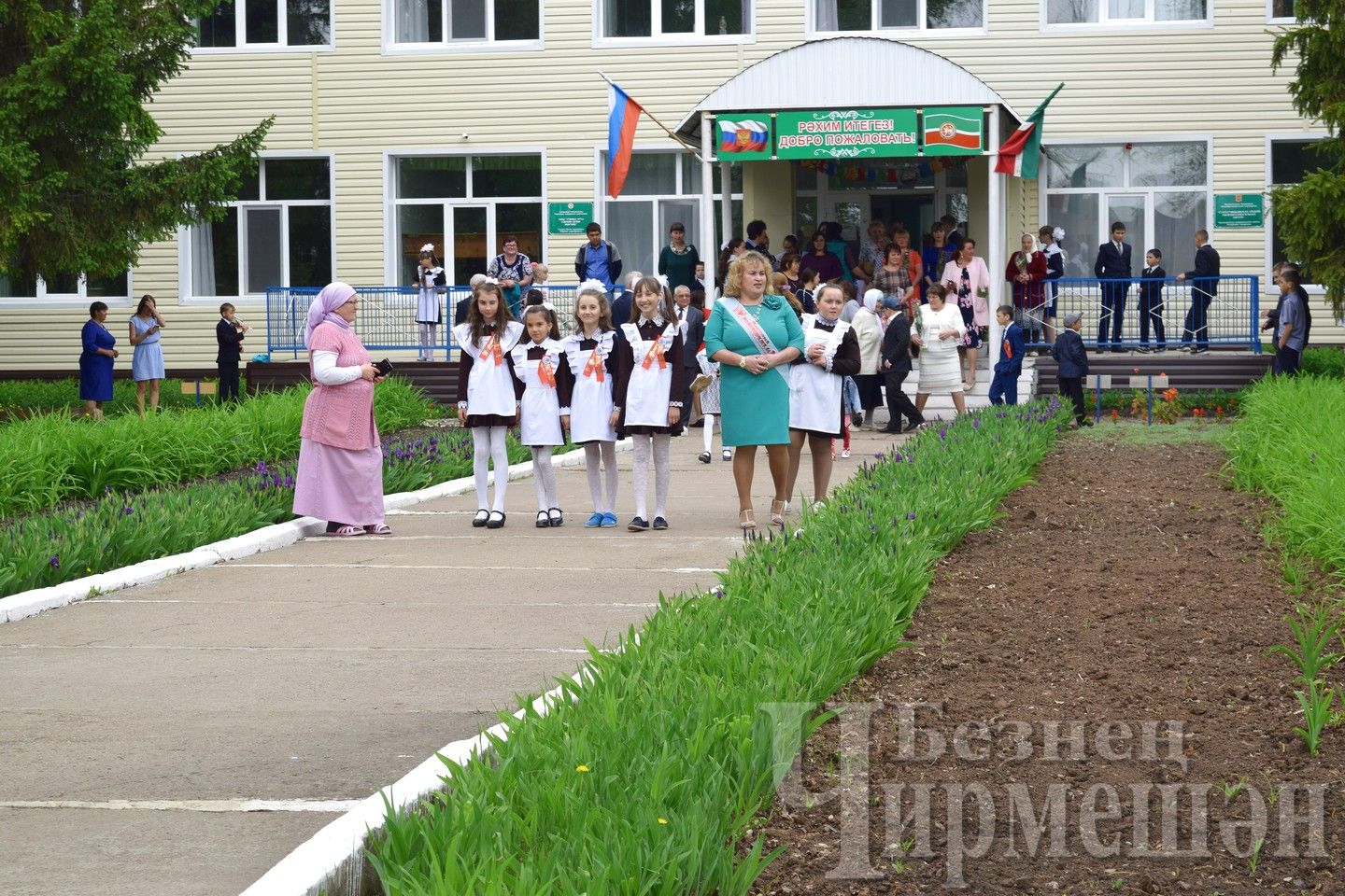 В Староутямышской школе - "Последний звонок" (ФОТОРЕПОРТАЖ)