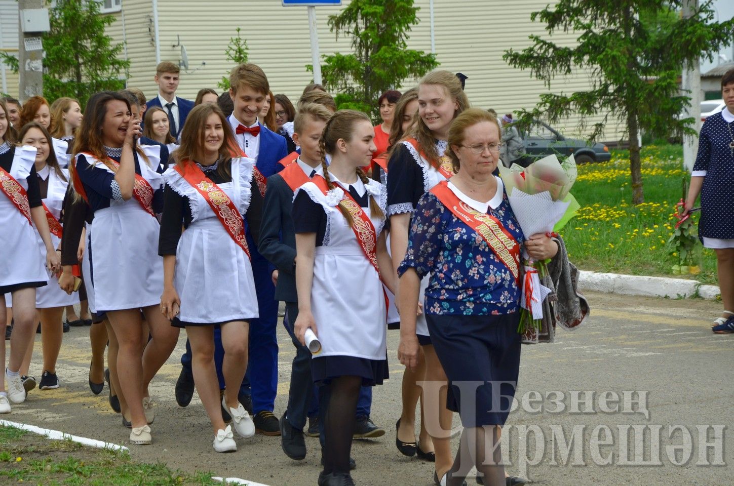 В Черемшанской школе №1 прошел "Последний звонок" (ФОТОРЕПОРТАЖ)