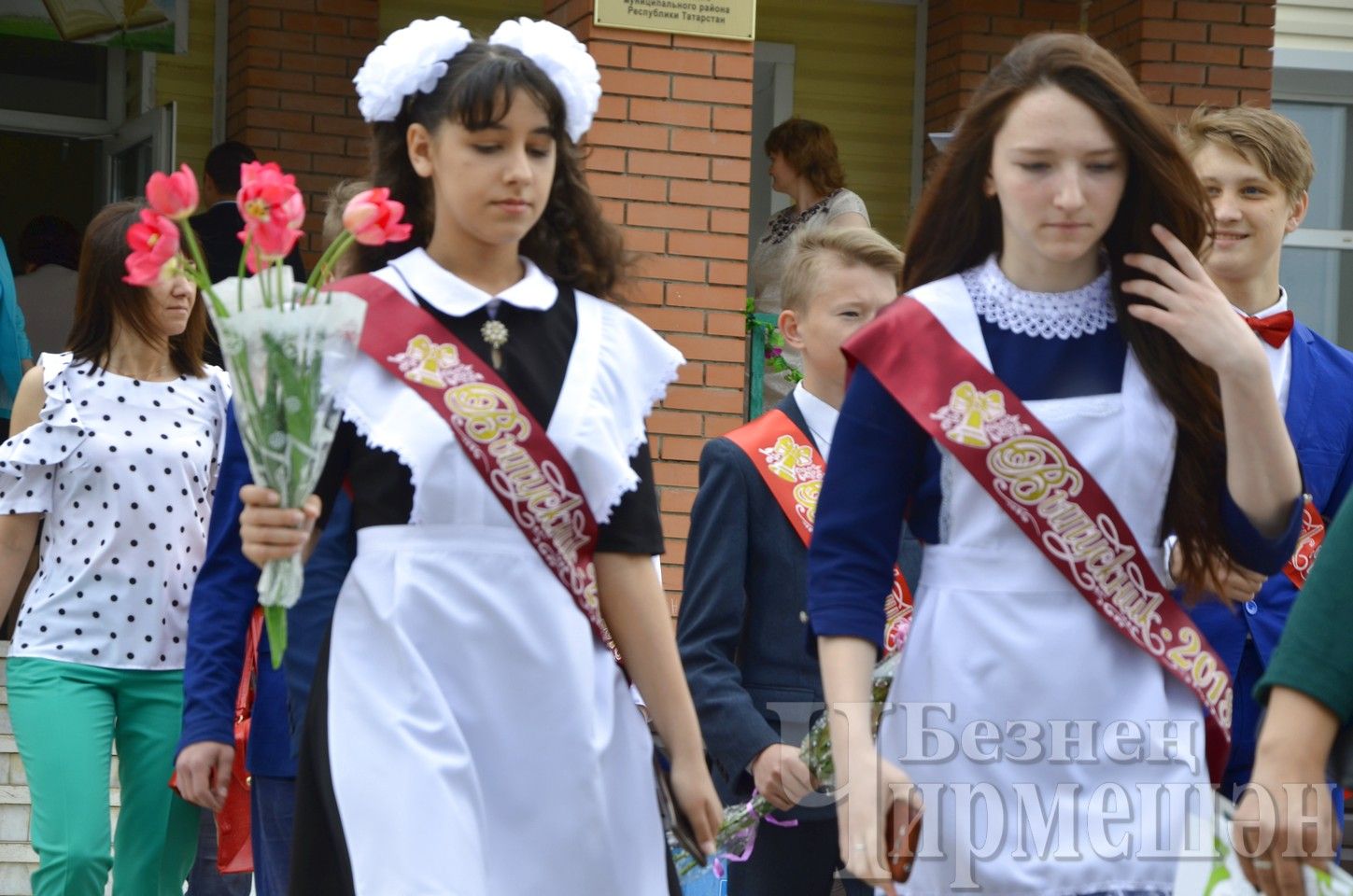 В Черемшанской школе №1 прошел "Последний звонок" (ФОТОРЕПОРТАЖ)