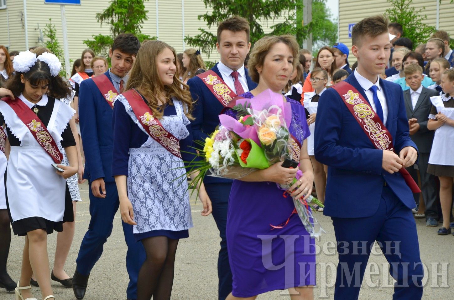 В Черемшанской школе №1 прошел "Последний звонок" (ФОТОРЕПОРТАЖ)