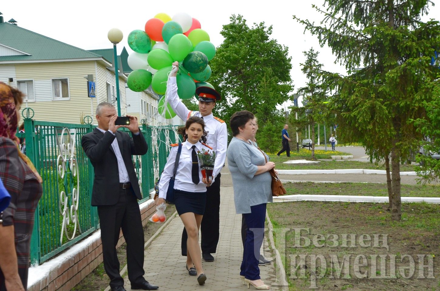 В Черемшанской школе №1 прошел "Последний звонок" (ФОТОРЕПОРТАЖ)