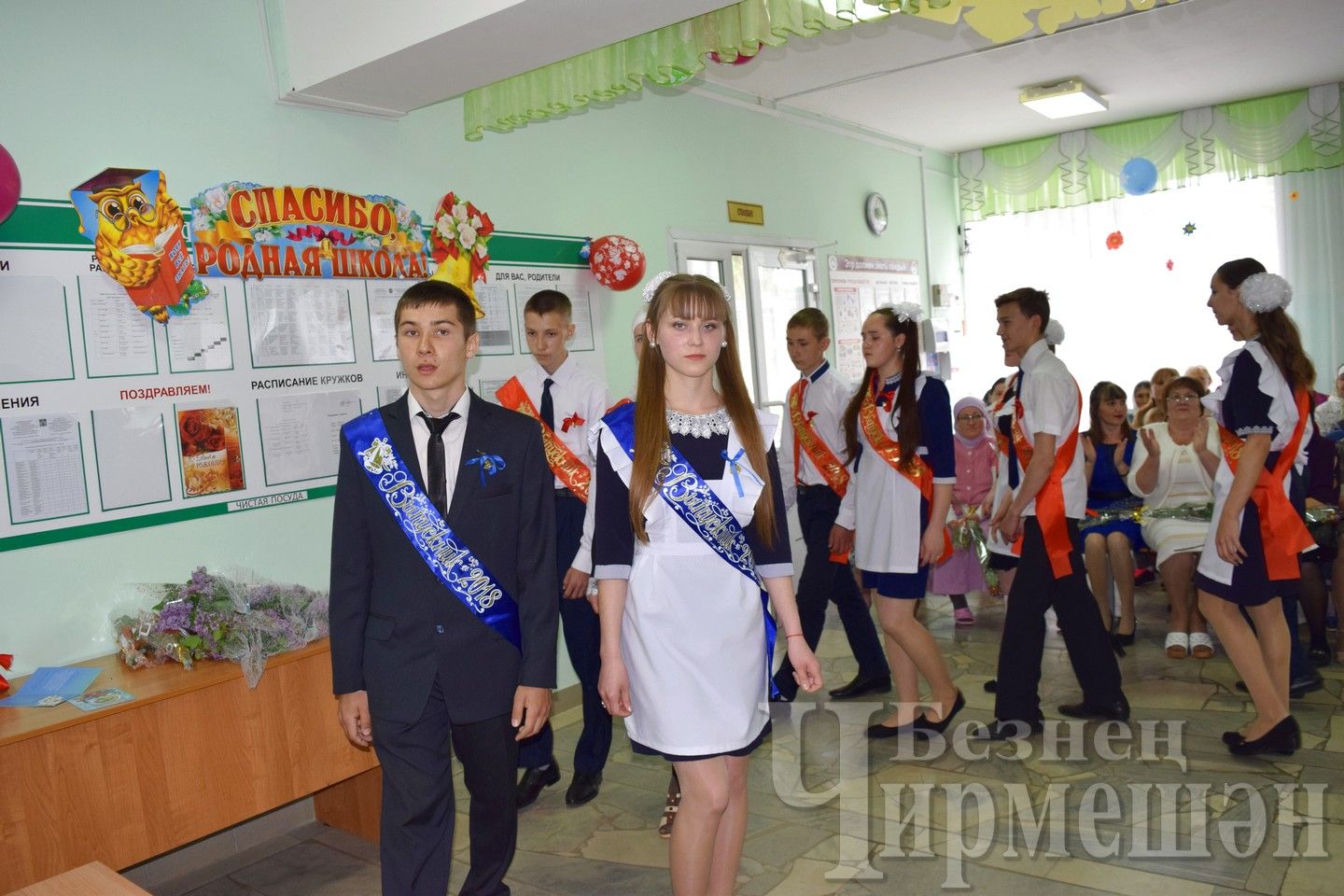 В Староутямышской школе - "Последний звонок" (ФОТОРЕПОРТАЖ)