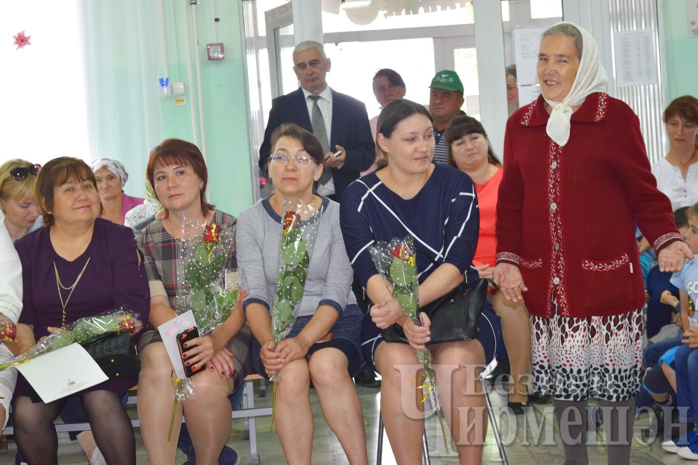 В Староутямышской школе - "Последний звонок" (ФОТОРЕПОРТАЖ)