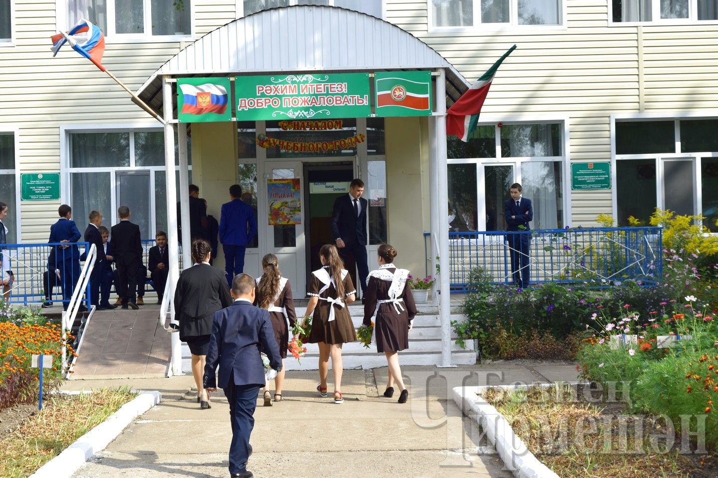 День знаний в Староутямышской школе провели празднично (ФОТОРЕПОРТАЖ)