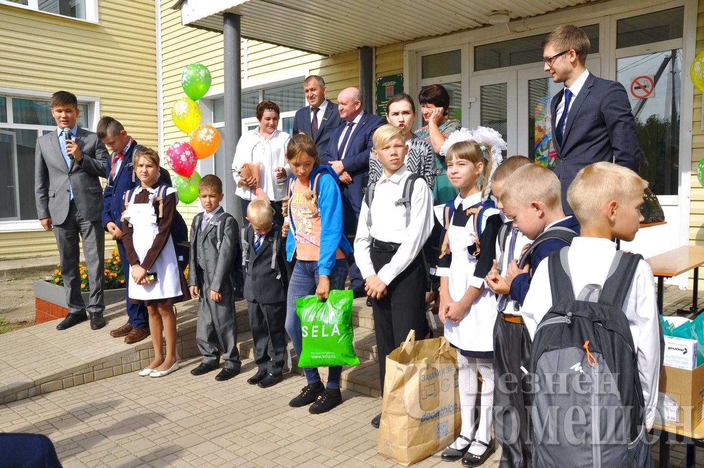 Глава Черемшанского района поздравил с Днем знаний учеников Кутеминской школы (ФОТОРЕПОРТАЖ)