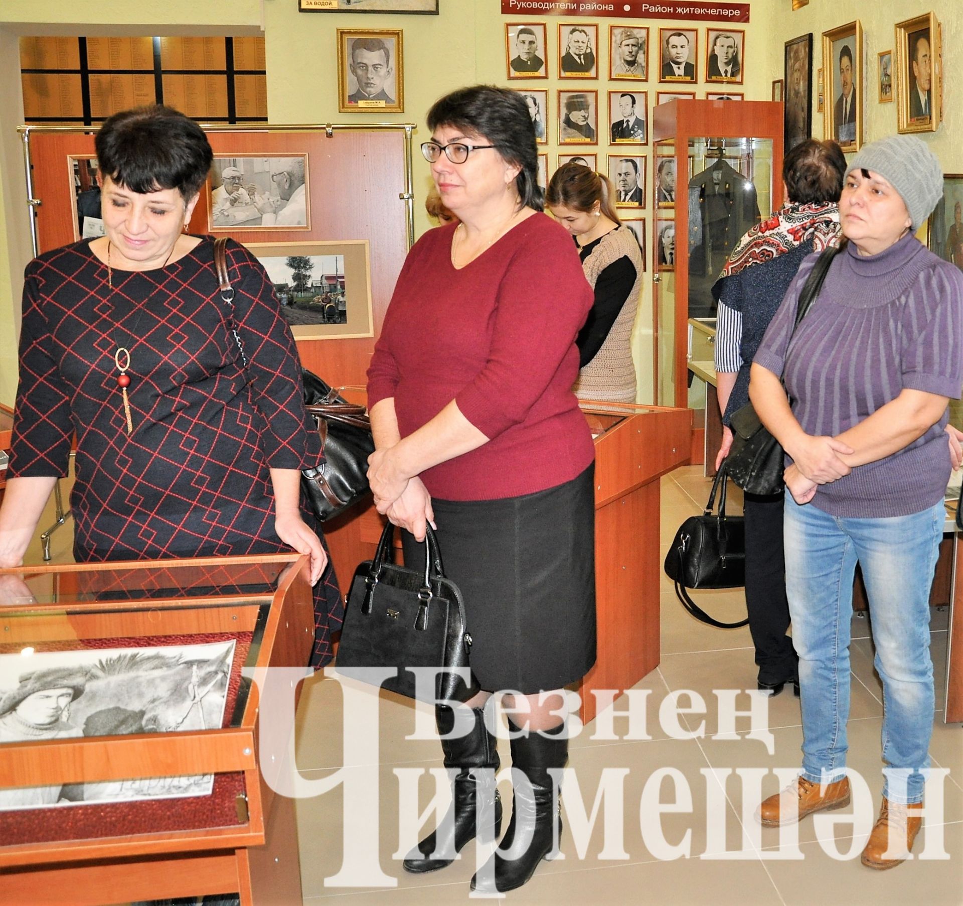 Фотографии газеты "Наш Черемшан" - в мемориальном центре (ФОТОРЕПОРТАЖ)
