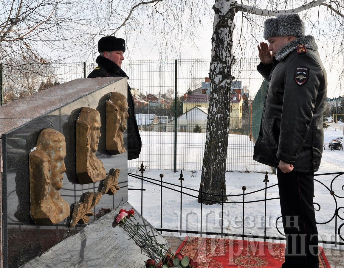 Чирмешәндә полиция каһарманы Мирсәет Кәбировны искә алдылар (ФОТОРЕПОРТАЖ)