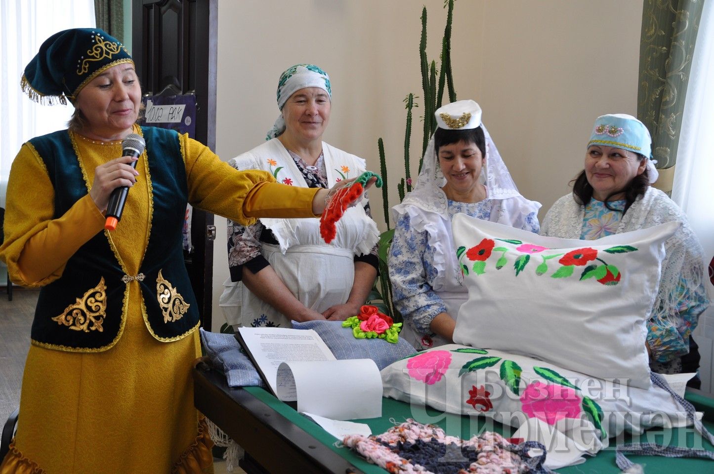 Женщины "Ак калфака" собрались в Амирове (ФОТОРЕПОРТАЖ)