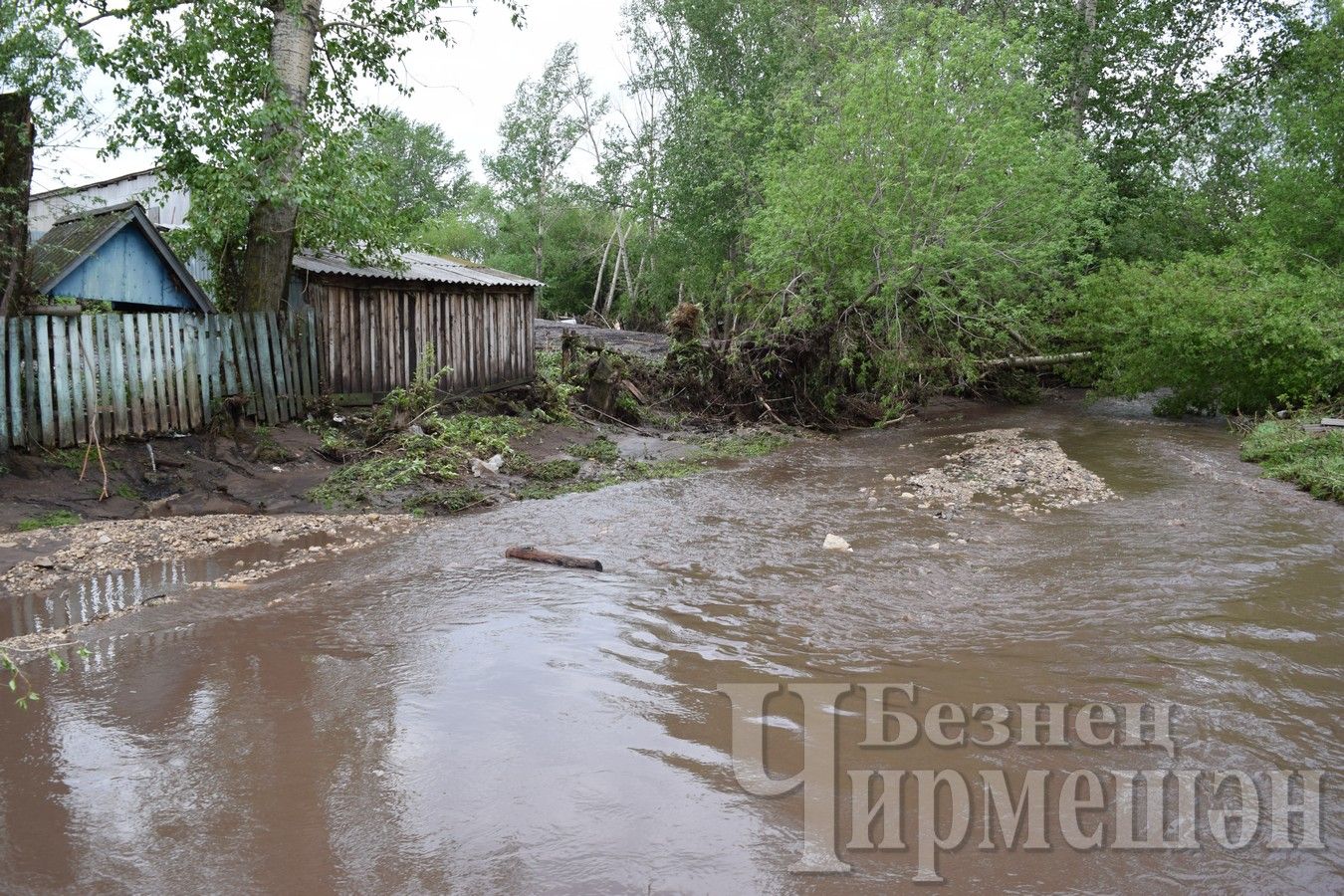 Сильный ливень затопил Старый Утямыш (ФОТОРЕПОРТАЖ)
