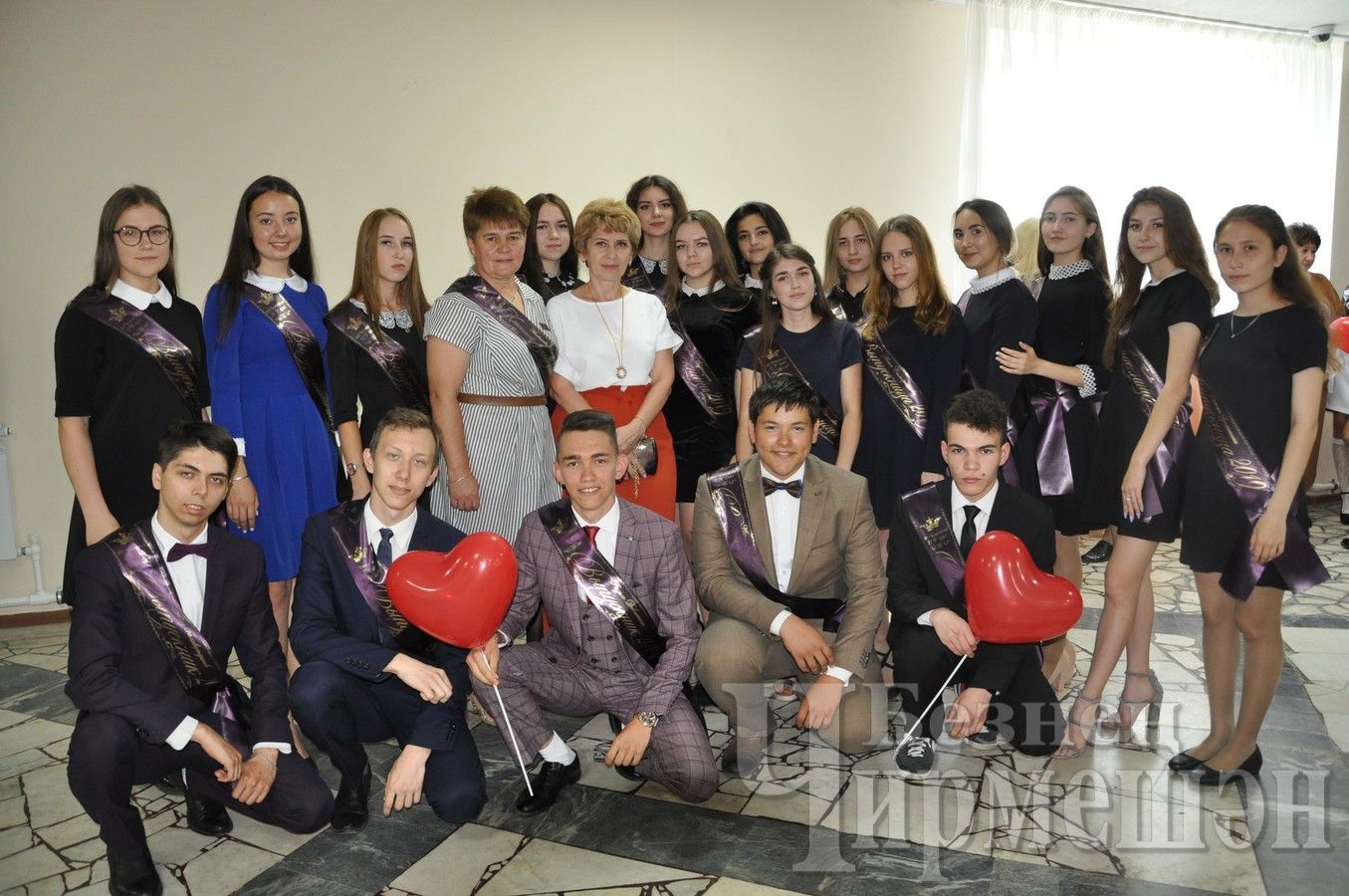 В Черемшане выпускников школ пригласили на бал (ФОТОРЕПОРТАЖ)