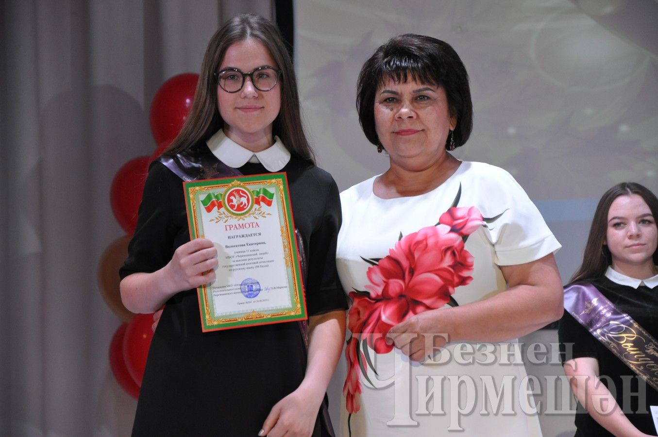 В Черемшане выпускников школ пригласили на бал (ФОТОРЕПОРТАЖ)