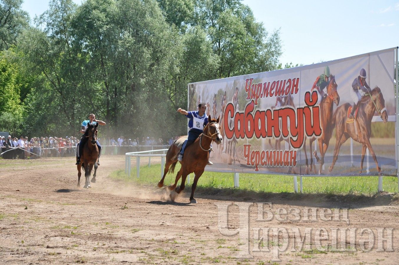 Сабантуй в Черемшане. Конные скачки (ФОТОРЕПОРТАЖ)