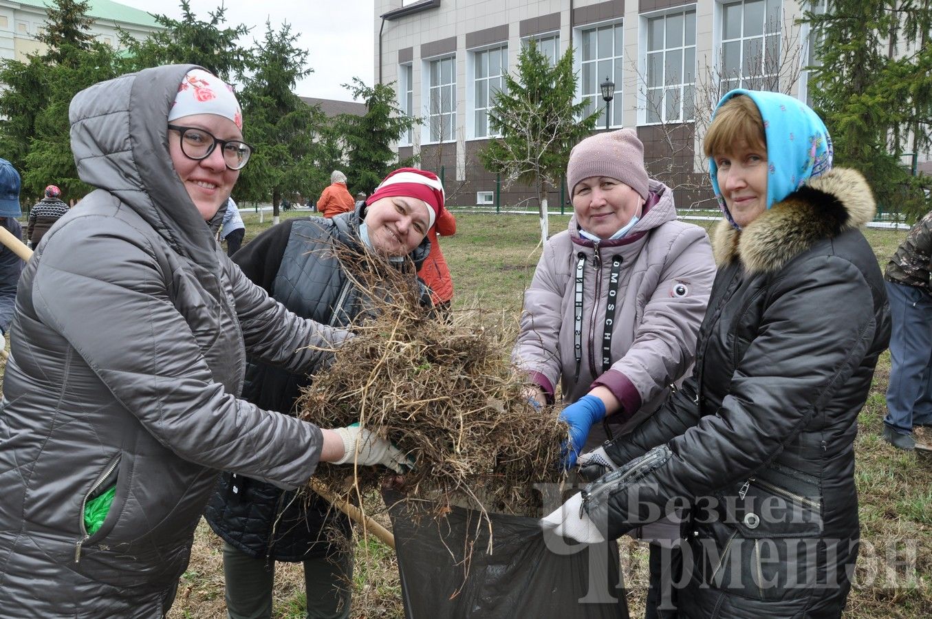 В Черемшане прошел Всероссийский субботник (ФОТОРЕПОРТАЖ)