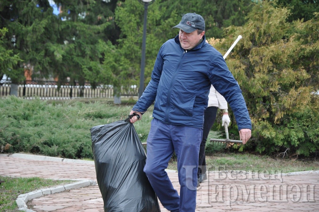 В Черемшане прошел Всероссийский субботник (ФОТОРЕПОРТАЖ)