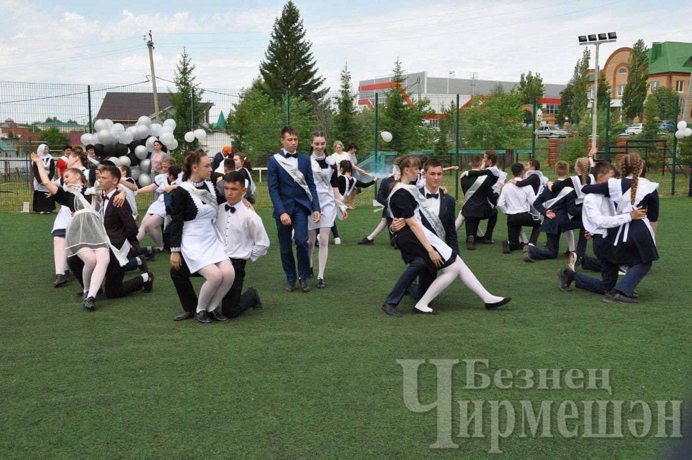 В Черемшанском лицее прозвенел "Последний звонок" ( ФОТОРЕПОРТАЖ)