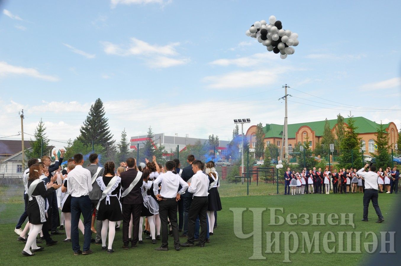 В Черемшанском лицее прозвенел "Последний звонок" ( ФОТОРЕПОРТАЖ)