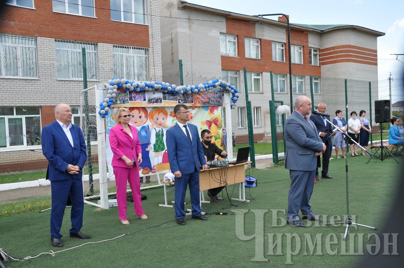 В Черемшанском лицее прозвенел "Последний звонок" ( ФОТОРЕПОРТАЖ)