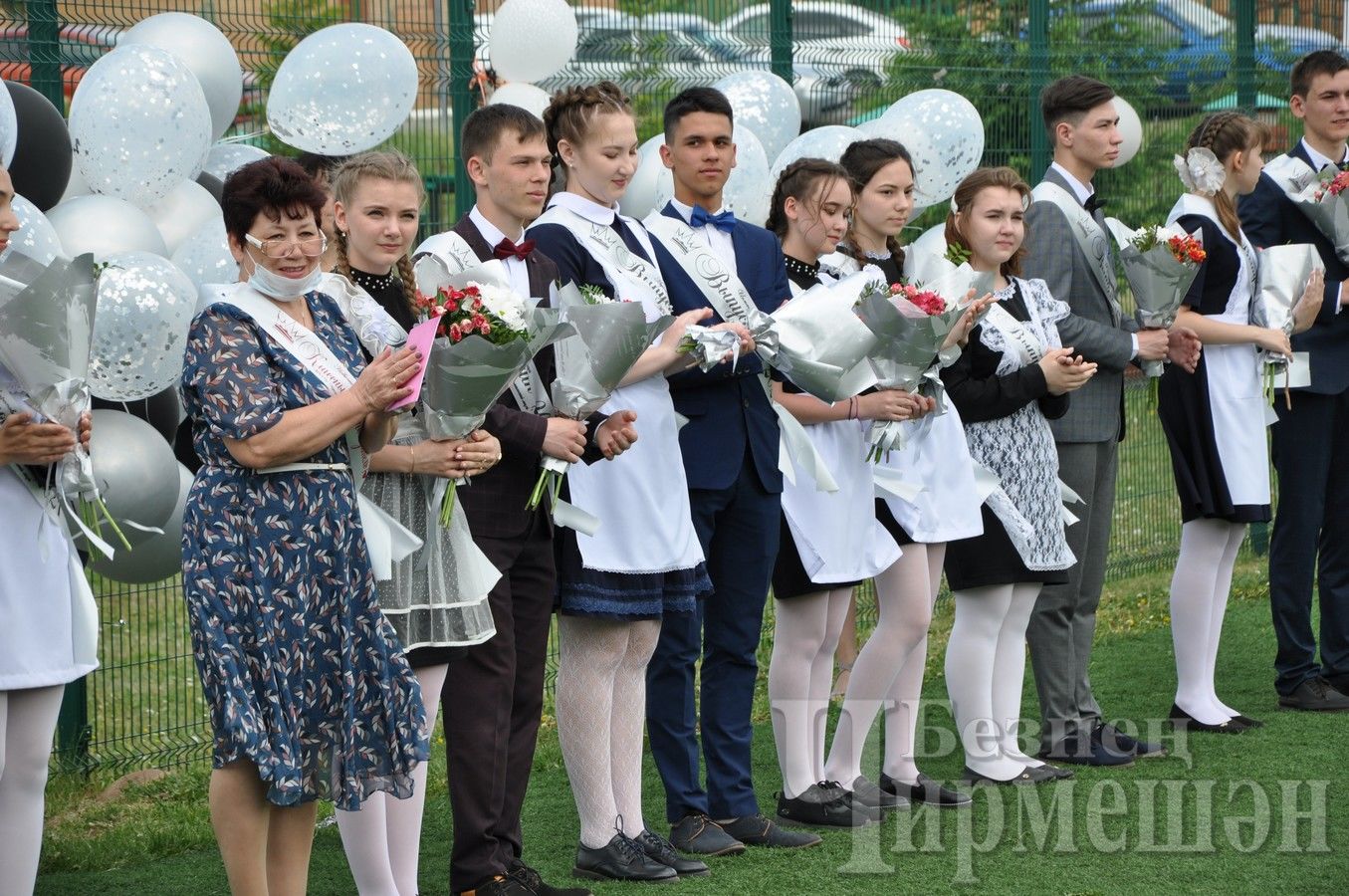 В Черемшанском лицее прозвенел "Последний звонок" ( ФОТОРЕПОРТАЖ)