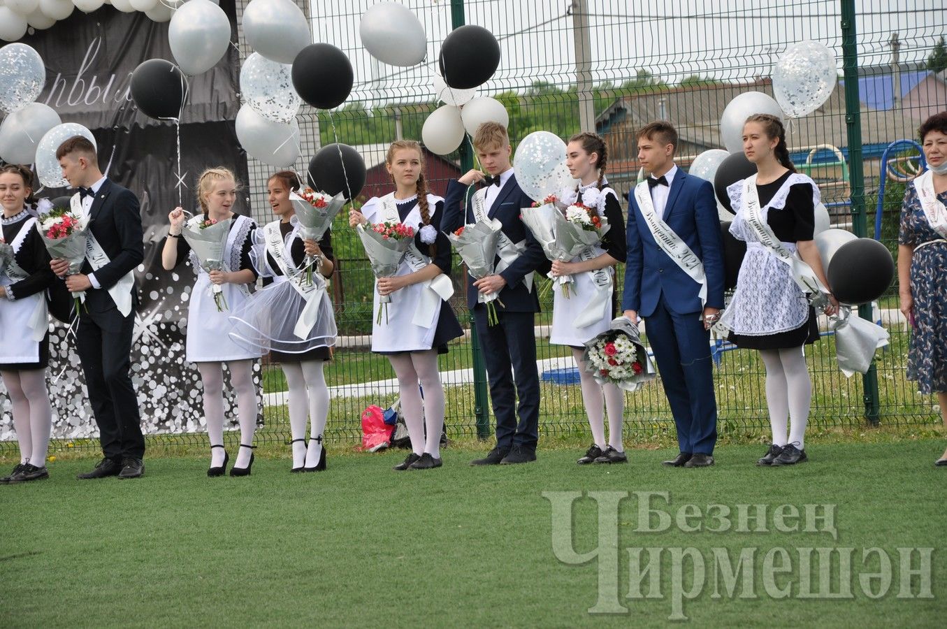 В Черемшанском лицее прозвенел "Последний звонок" ( ФОТОРЕПОРТАЖ)