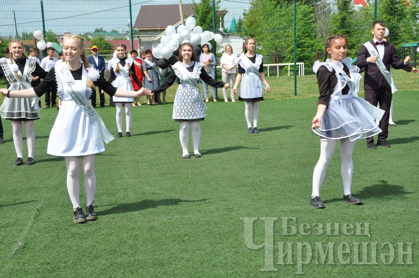 В Черемшанском лицее прозвенел "Последний звонок" ( ФОТОРЕПОРТАЖ)