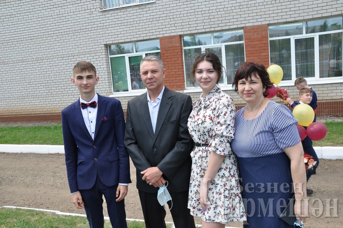 В Черемшанском лицее прозвенел "Последний звонок" ( ФОТОРЕПОРТАЖ)