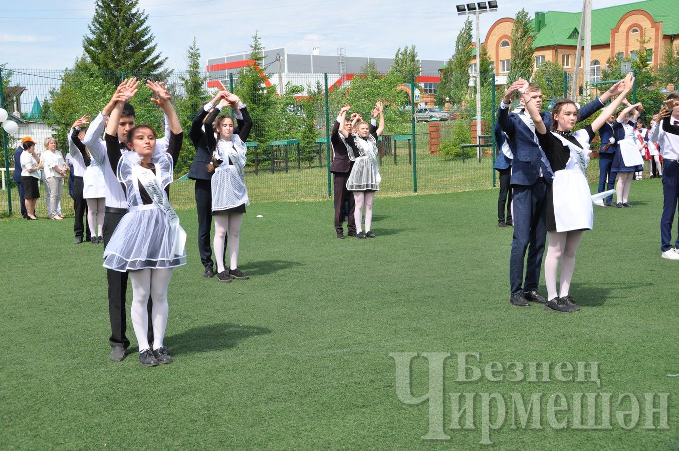 В Черемшанском лицее прозвенел "Последний звонок" ( ФОТОРЕПОРТАЖ)