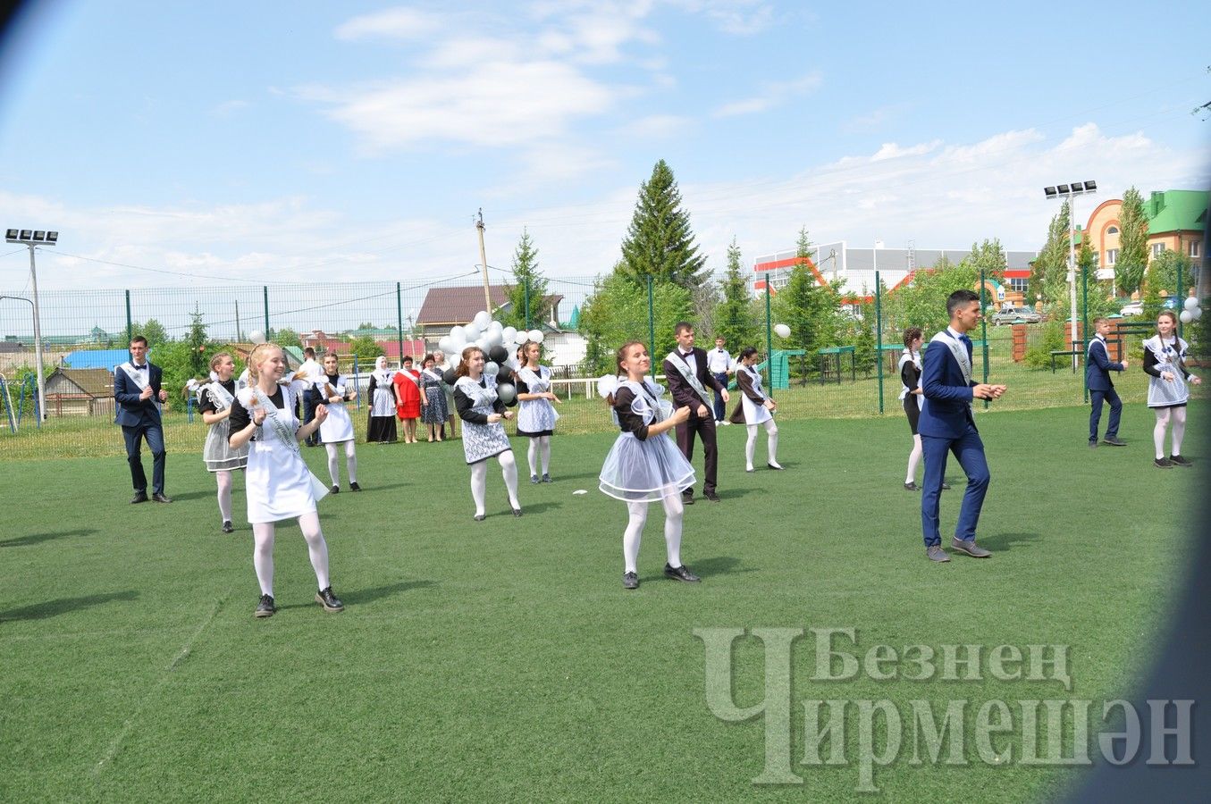 В Черемшанском лицее прозвенел "Последний звонок" ( ФОТОРЕПОРТАЖ)