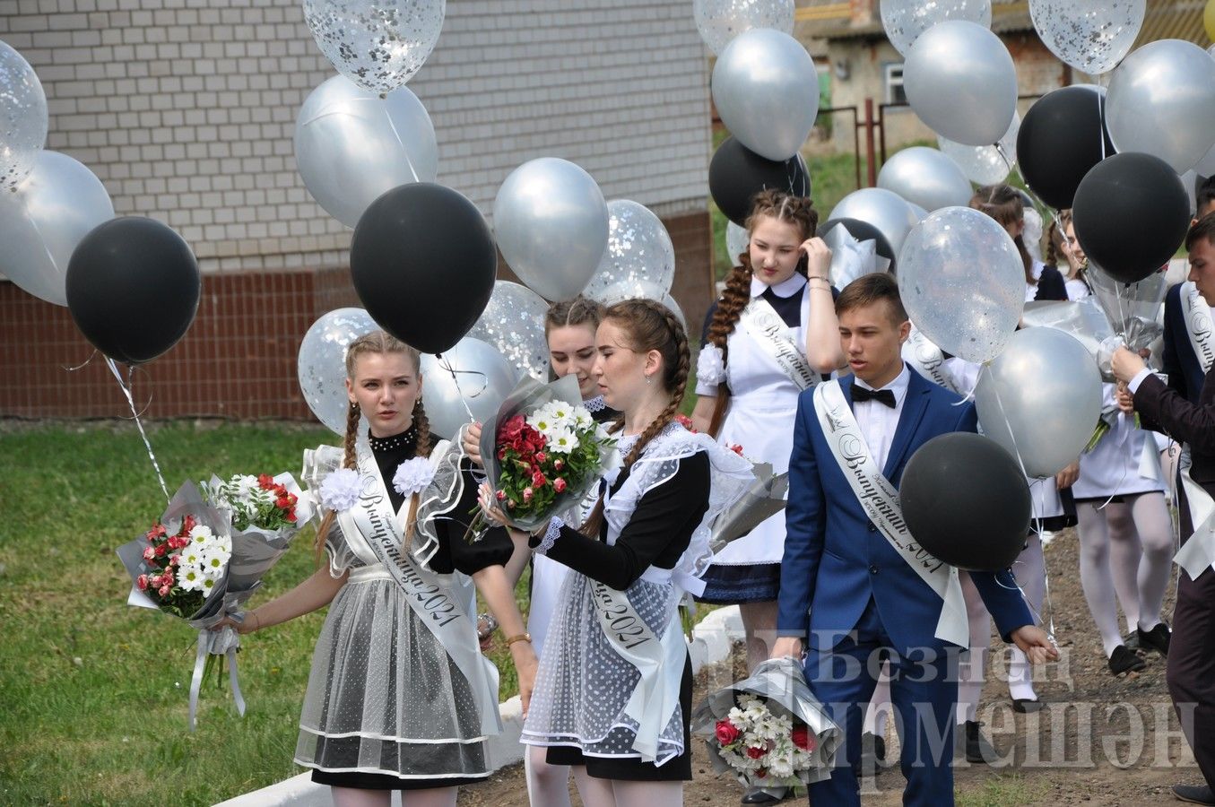 В Черемшанском лицее прозвенел "Последний звонок" ( ФОТОРЕПОРТАЖ)