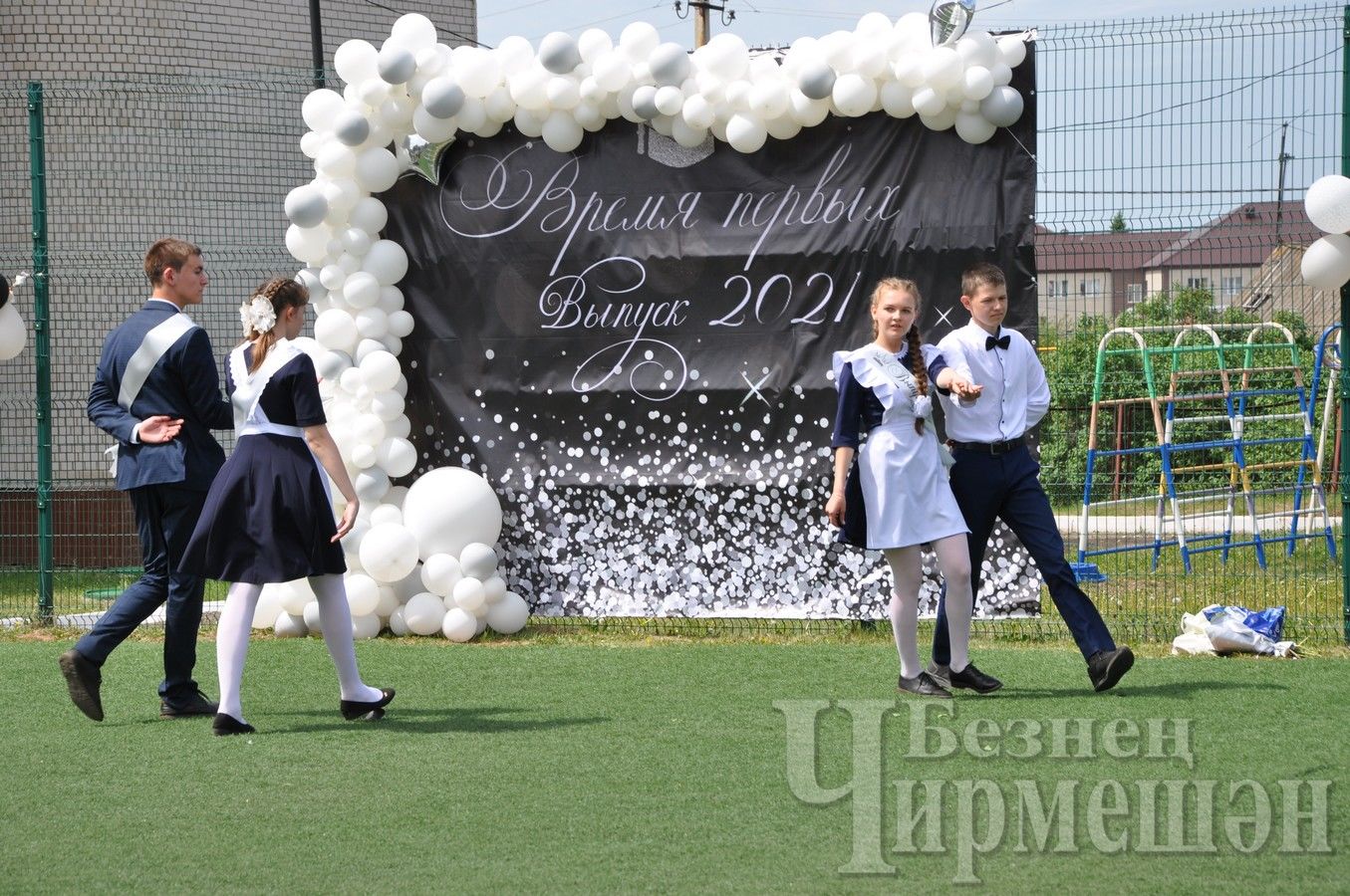 В Черемшанском лицее прозвенел "Последний звонок" ( ФОТОРЕПОРТАЖ)