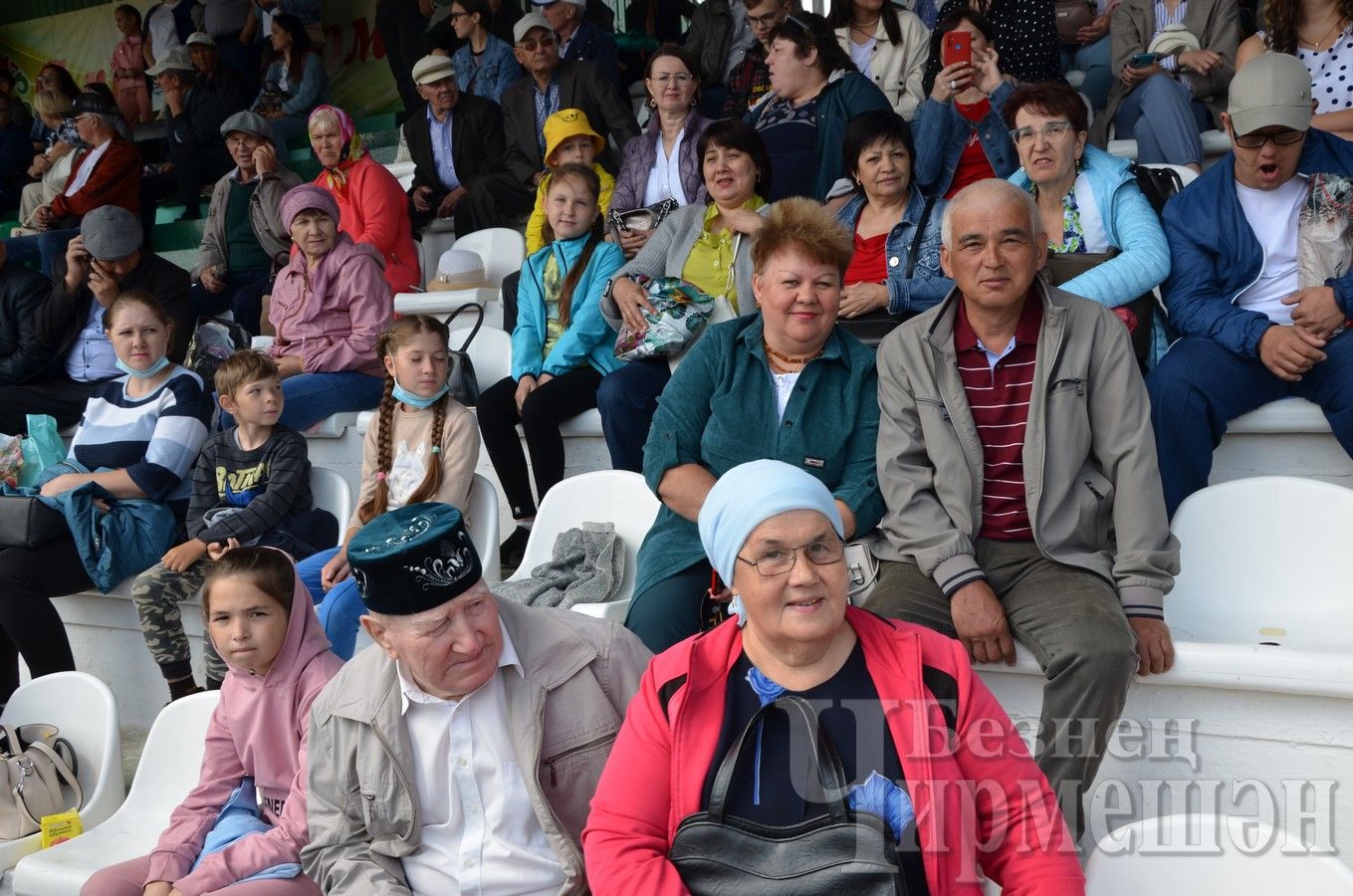 Черемшанцы с удовольствием смотрят открытие районного Сабантуя (ФОТОРЕПОРТАЖ)