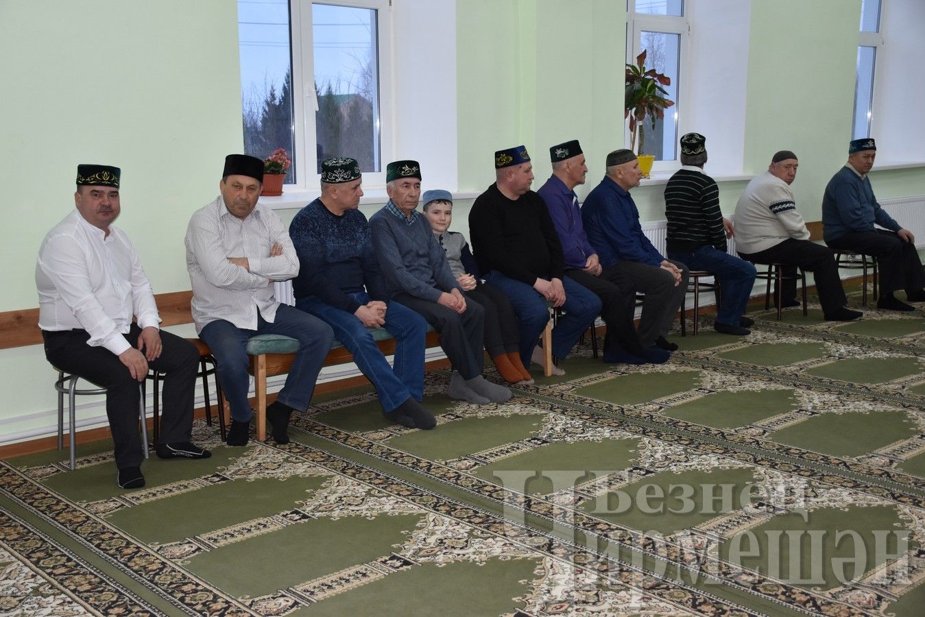 В центральной мечети Черемшана прошел первый ифтар (ФОТОРЕПОРТАЖ)