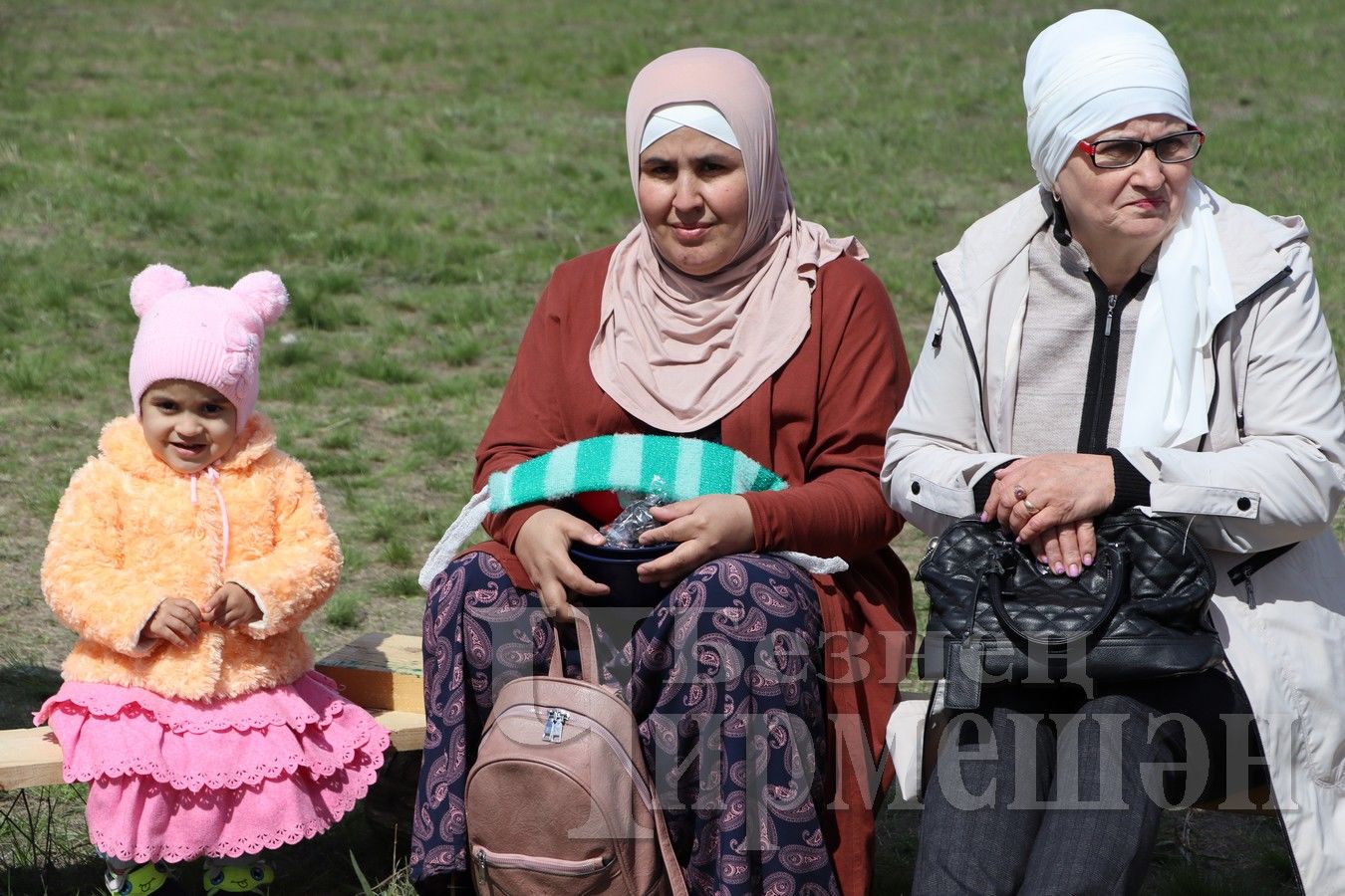 В Черемшанском районе на празднике "Ураза байрам" состязались и дедушки (ФОТОРЕПОРТАЖ)
