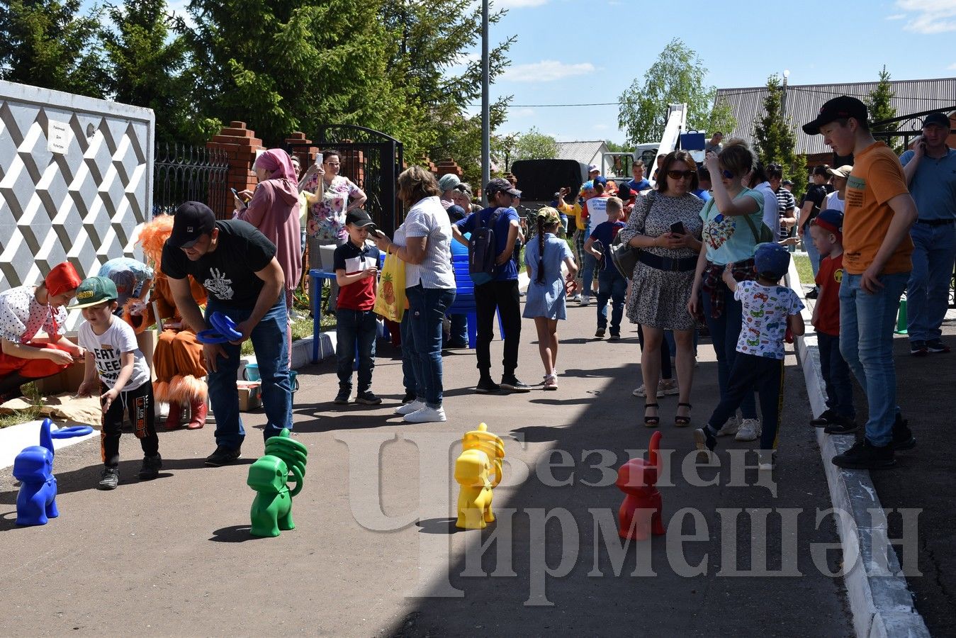 В Черемшане для детей организовали большой праздник (ФОТОРЕПОРТАЖ)