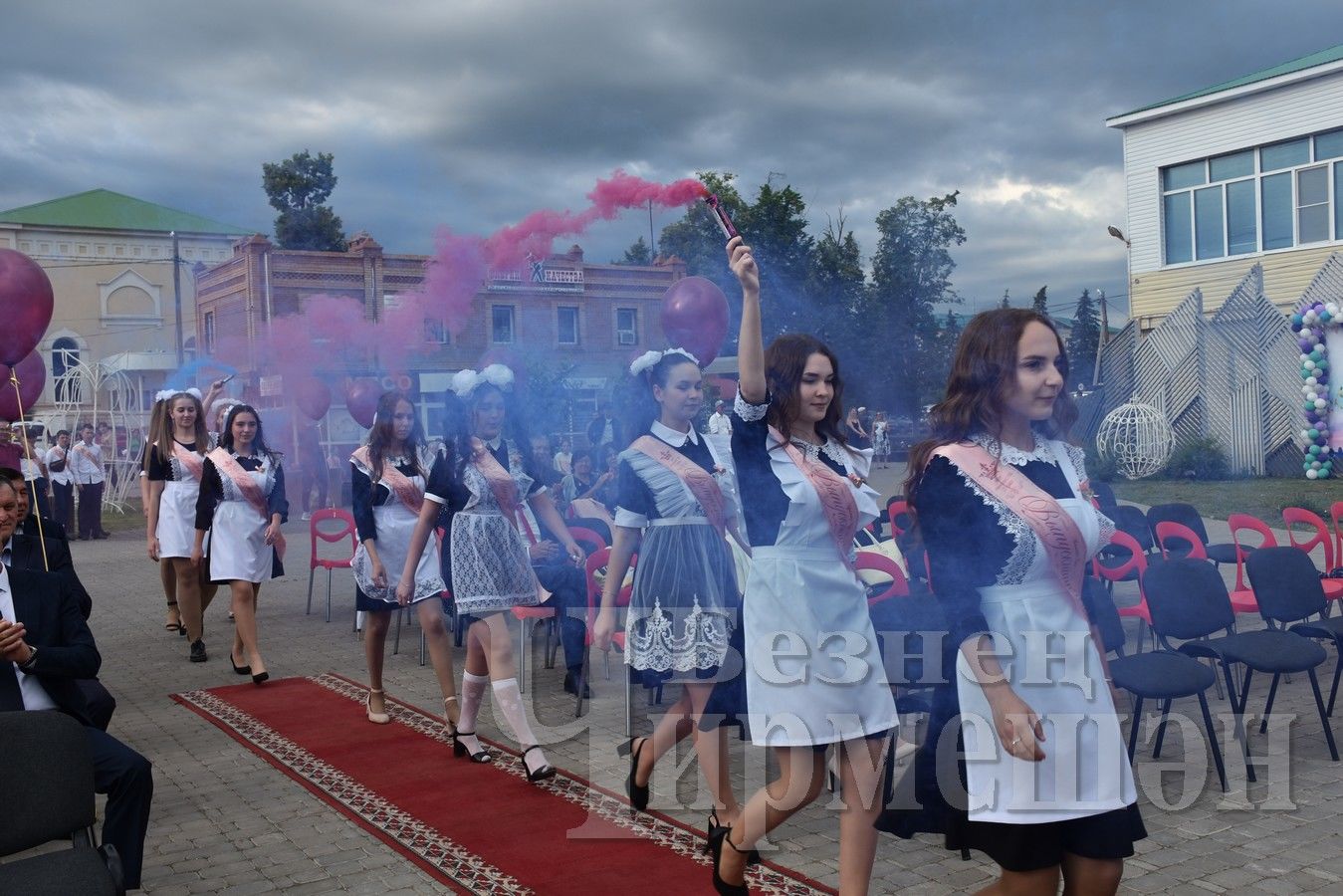 В Черемшане прошел бал выпускников (ФОТОРЕПОРТАЖ)