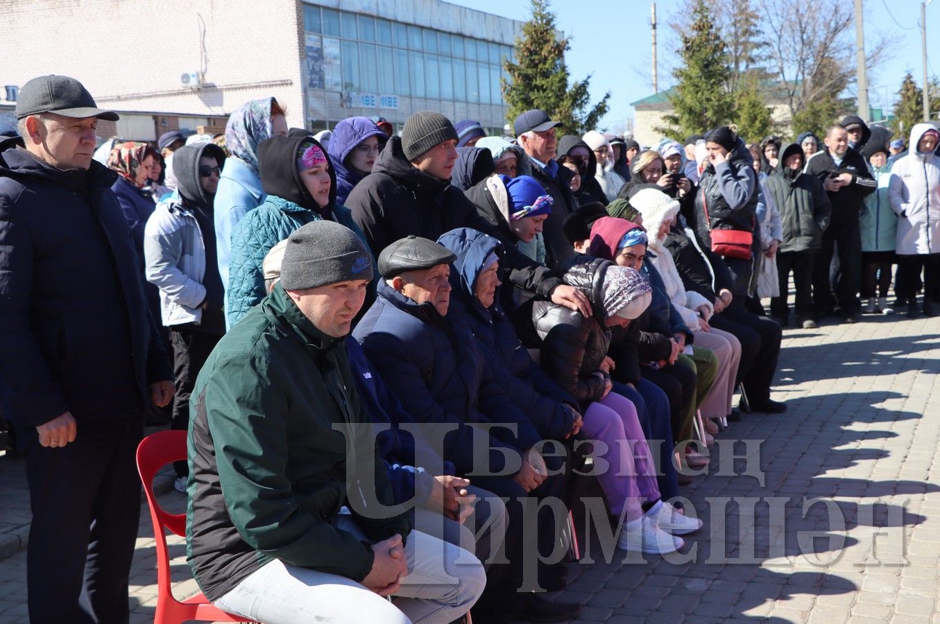 Чирмешәнлеләр махсус хәрби операциядә һәлак булган Нуршат Хожаев белән хушлаштылар (ФОТОРЕПОРТАЖ)