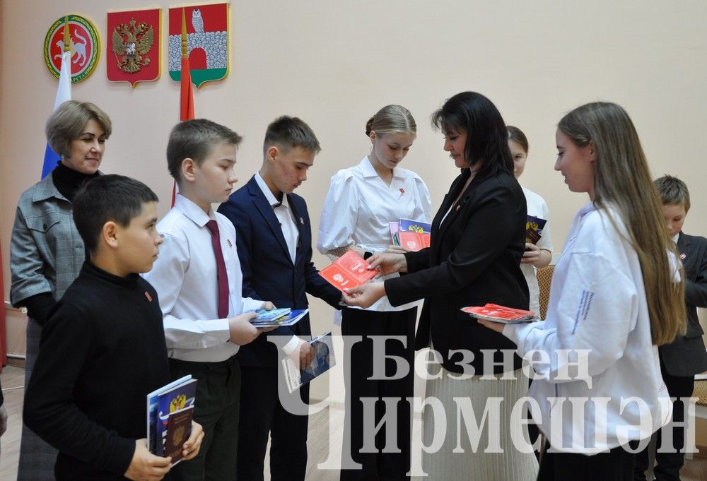 В День Конституции РФ 14 черемшанцев получили паспорта (ФОТОРЕПОРТАЖ)