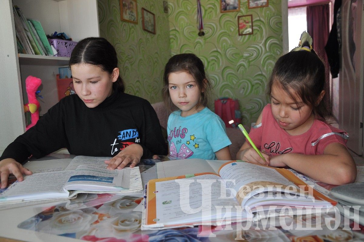 Макаровы из Аккиреева воспитывают четверых детей (ФОТОРЕПОРТАЖ)