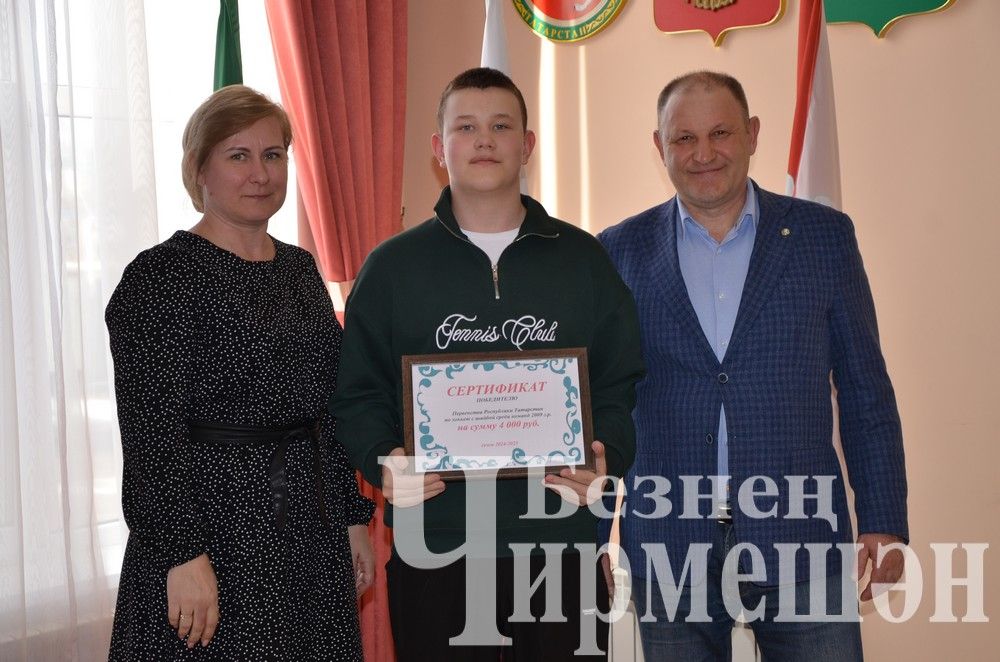 Глава Черемшанского района Рамиль Айбатов встретился с одаренными детьми района (ФОТОРЕПОРТАЖ)